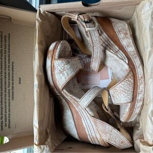 Bed Stü wedges in Brown and Cream